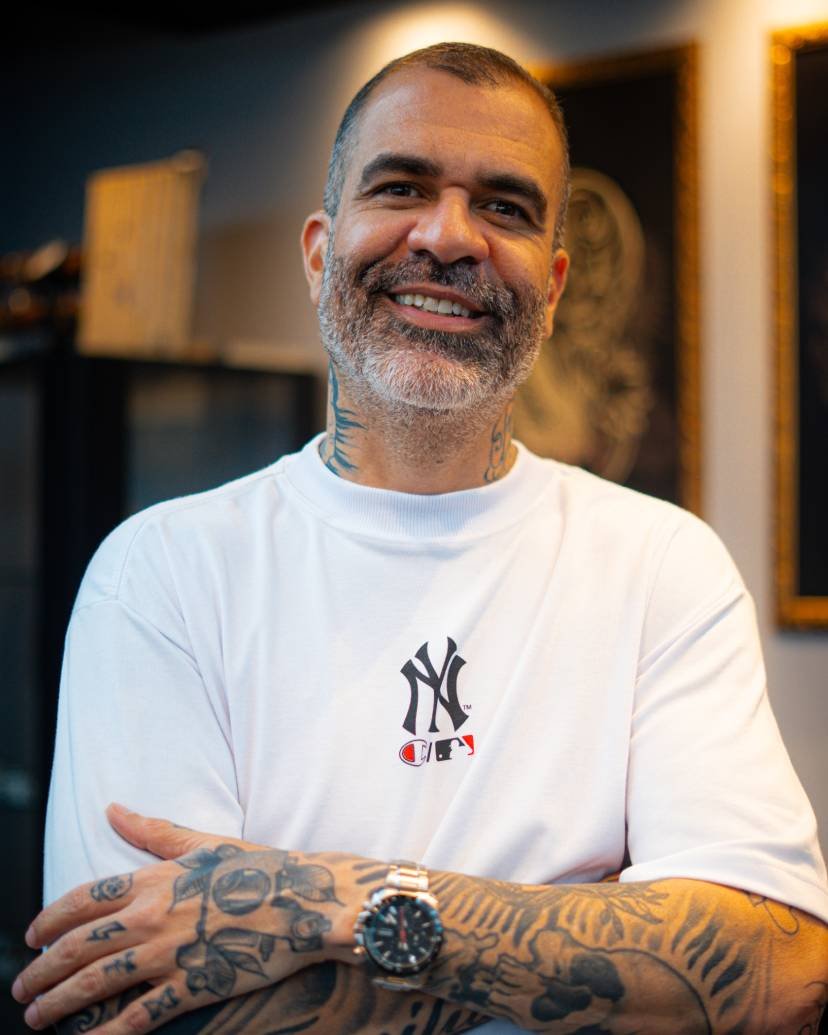 Edie, tatuador do Studio Petersen